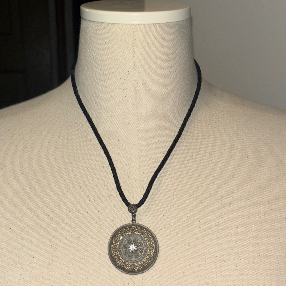 Black necklace set - Picture 2 of 3